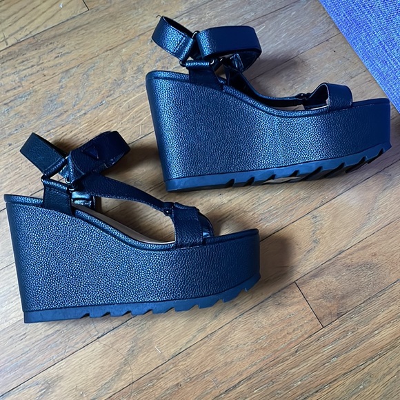 Guess Black Wedges - Picture 4 of 10